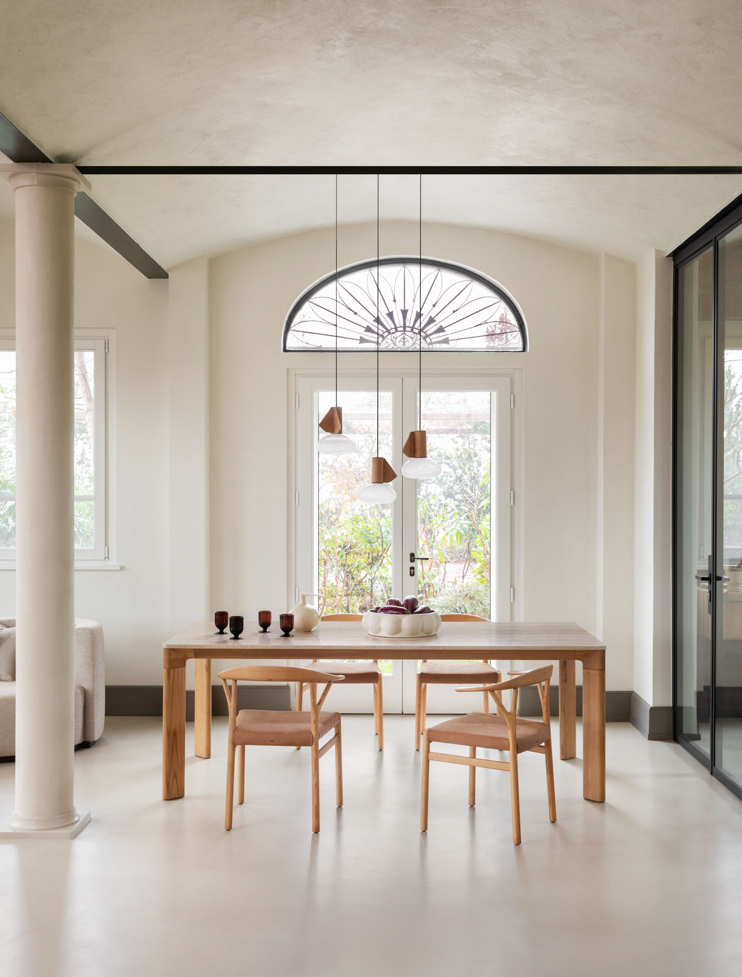 Tavolo Planum di Midj con sedie Oslo