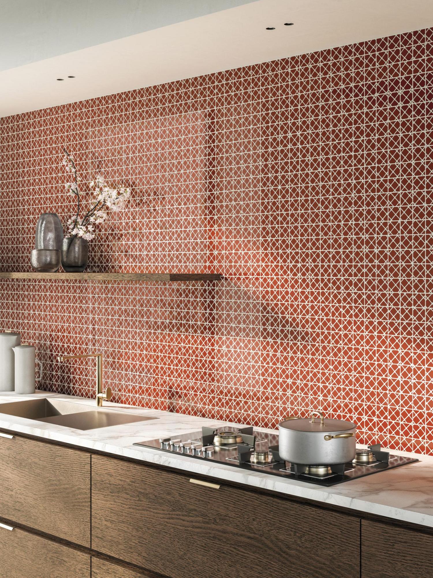 La collezione Upside di Ceramiche Refin con pattern geometrico quadrettato (derivato dalla struttura un tempo sul retro delle piastrelle, utile all'aggrappaggio della colla) è realizzata con un reticolo di linee a rilievo che si intersecano. Nelle varianti cromatiche Black, Blue, Green, Pink, Ruby (in foto), Sky, White, Yellow, è disponibile in 2 formati (60x120 cm, 30x60cm), oltre che brick (6,3x29 cm) e mosaico (30x30 cm). www.refin.it/ La collezione Upside di Ceramiche Refin con pattern geometrico quadrettato (derivato dalla struttura un tempo sul retro delle piastrelle, utile all'aggrappaggio della colla) è realizzata con un reticolo di linee a rilievo che si intersecano. Nelle varianti cromatiche Black, Blue, Green, Pink, Ruby (in foto), Sky, White, Yellow, è disponibile in 2 formati (60x120 cm, 30x60cm), oltre che brick (6,3x29 cm) e mosaico (30x30 cm). www.refin.it/