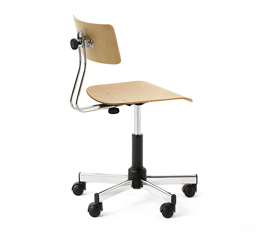 In faggio naturale, con struttura in metallo, Work chair di Mara è dotata di sistemi di regolazione dell'altezza e di inclinazione dello schienale. Misura L 55 x P 55 x H 88 cm. Costa da 189 euro. www.marasrl.it In faggio naturale, con struttura in metallo, Work chair di Mara è dotata di sistemi di regolazione dell'altezza e di inclinazione dello schienale. Misura L 55 x P 55 x H 88 cm. Costa da 189 euro. www.marasrl.it