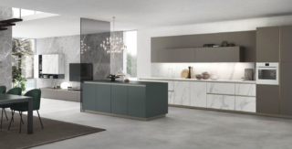 Una linea contemporanea per la composizione AL32 di Arrex Le Cucine che combina finiture diverse: il Fenix Verde Comodoro dell'isola, il vetro opaco Fango delle colonne e dei pensili e l' HPL effetto marmo Calacatta delle basi e del piano di lavoro, tutti materiali facili da pulire. Le gole gli zoccoli Champagne scandiscono la composizione. Prezzo su richiesta. www.arrex.it Una linea contemporanea per la composizione AL32 di Arrex Le Cucine che combina finiture diverse: il Fenix Verde Comodoro dell'isola, il vetro opaco Fango delle colonne e dei pensili e l' HPL effetto marmo Calacatta delle basi e del piano di lavoro, tutti materiali facili da pulire. Le gole gli zoccoli Champagne scandiscono la composizione. Prezzo su richiesta. www.arrex.it