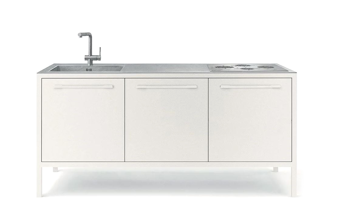 Cucina Frame Kitchen Outdoor di Fantin in metallo bianco latte e top in acciaio inox satinato. www.fantin.com Cucina Frame Kitchen Outdoor di Fantin in metallo bianco latte e top in acciaio inox satinato. www.fantin.com