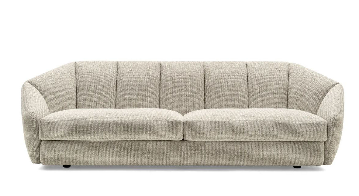 Divano tre posti maxi Jill di Calligaris con rivestimento in tessuto beige. www.calligaris.com Divano tre posti maxi Jill di Calligaris con rivestimento in tessuto beige. www.calligaris.com