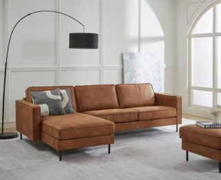 Ha una comoda penisola il divano angolare Hunter di Westwing Collection con un design industriale. È rivestito in pelle di alta qualità riciclata, che lo rende ecologico, ed è sfoderabile. Misura L 264 x P 154 x H 80 cm.  Prezzo 1.999 euro. www.westwing.it Ha una comoda penisola il divano angolare Hunter di Westwing Collection con un design industriale. È rivestito in pelle di alta qualità riciclata, che lo rende ecologico, ed è sfoderabile. Misura L 264 x P 154 x H 80 cm.  Prezzo 1.999 euro. www.westwing.it