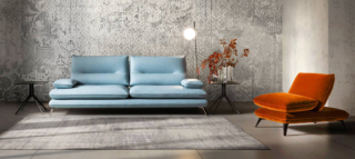 Una colorazione insolita per il divano tre posti Lazise di DondiSalotti che ha una linea squadrata ed elegante: è rivestito in pelle color azzurro. Gli schienali traslanti permettono di regolare la profondità della seduta caratterizzata dalla presenza di due soffici cuscini sovrapposti; il bracciolo è regolabile grazie a un duplice movimento: di traslazione per aumentarne la profondità e di inclinazione per un appoggio ergonomico e personalizzato. Misura L 242 x P 103 x H 91 cm. Prezzo 2.782 euro. www.dondisalotti.com Una colorazione insolita per il divano tre posti Lazise di DondiSalotti che ha una linea squadrata ed elegante: è rivestito in pelle color azzurro. Gli schienali traslanti permettono di regolare la profondità della seduta caratterizzata dalla presenza di due soffici cuscini sovrapposti; il bracciolo è regolabile grazie a un duplice movimento: di traslazione per aumentarne la profondità e di inclinazione per un appoggio ergonomico e personalizzato. Misura L 242 x P 103 x H 91 cm. Prezzo 2.782 euro. www.dondisalotti.com