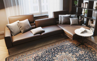 Il divano con penisola Upper di La Casa Moderna è rivestito in pelle in una “calda” tonalità di marrone che lo rende facile da accostare sia ad arredamenti contemporanei sia classici. È dotato di un comodo meccanismo di sollevamento degli schienali che ne aumenta il comfort. Misura L 287/157 x P 97 x H 72/95. Prezzo a partire da 4.250 euro. www.lacasamoderna.com Il divano con penisola Upper di La Casa Moderna è rivestito in pelle in una “calda” tonalità di marrone che lo rende facile da accostare sia ad arredamenti contemporanei sia classici. È dotato di un comodo meccanismo di sollevamento degli schienali che ne aumenta il comfort. Misura L 287/157 x P 97 x H 72/95. Prezzo a partire da 4.250 euro. www.lacasamoderna.com