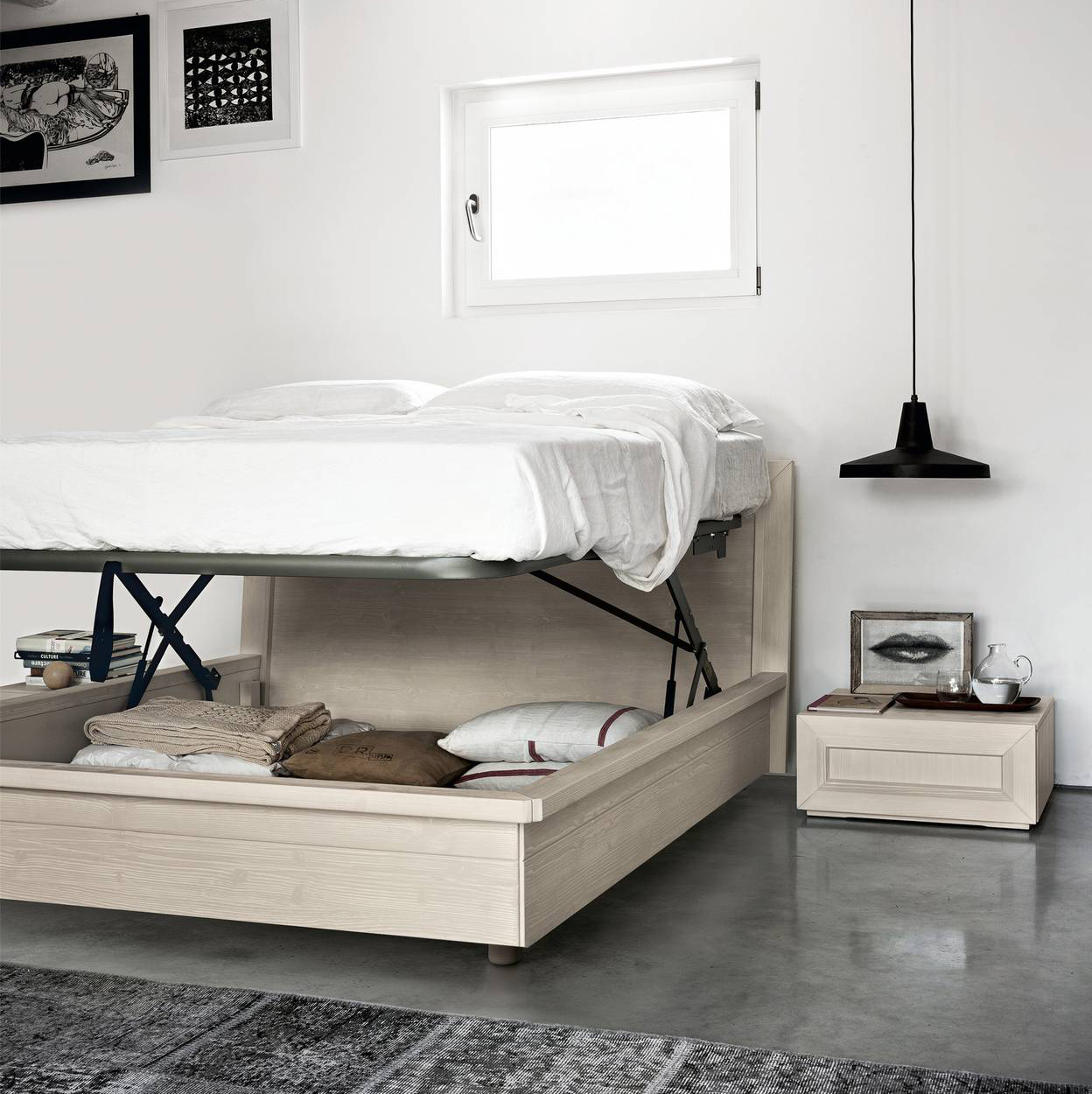 Legno massello di abete per il letto Fada di Scandola Mobili che è dotato di una rete sollevabile, in uno o due movimenti, e di un ampio box contenitore. Misura L 178 x P 216,5 x H 95,5 cm. Prezzo a partire da 1.200 euro + IVA. www.scandolamobili.it Legno massello di abete per il letto Fada di Scandola Mobili che è dotato di una rete sollevabile, in uno o due movimenti, e di un ampio box contenitore. Misura L 178 x P 216,5 x H 95,5 cm. Prezzo a partire da 1.200 euro + IVA. www.scandolamobili.it