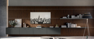 La composizione P1 di Quadrifoglio Group è composta da una scenografica boiserie in legno impiallacciato Ebano Rigatino, a cui può essere fissato lo schermo Tv, e da una serie di mensole e di elementi a sospensione, con due ante a battente, laccati Umbra Grey Misura L 706 x H 227 cm. Prezzo su richiesta.  http://www.quadrifoglio.com La composizione P1 di Quadrifoglio Group è composta da una scenografica boiserie in legno impiallacciato Ebano Rigatino, a cui può essere fissato lo schermo Tv, e da una serie di mensole e di elementi a sospensione, con due ante a battente, laccati Umbra Grey Misura L 706 x H 227 cm. Prezzo su richiesta.  http://www.quadrifoglio.com