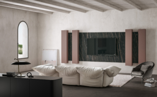 Fa parte del sistema Wallover di Caccaro la parete attrezzata che reinterpreta in chiave moderna la tradizionale boiserie trasformandosi in un vero e proprio elemento funzionale per il living in grado di contenere e ospitare lo schermo Tv. Tutte le finiture sono a base d’acqua, rispettose dell’ambiente e della salute, inodori, atossiche e non infiammabili. Misura L 420x P 25,5 x H 168 cm. Prezzo 7.280 euro + iva. www.caccaro.com Fa parte del sistema Wallover di Caccaro la parete attrezzata che reinterpreta in chiave moderna la tradizionale boiserie trasformandosi in un vero e proprio elemento funzionale per il living in grado di contenere e ospitare lo schermo Tv. Tutte le finiture sono a base d’acqua, rispettose dell’ambiente e della salute, inodori, atossiche e non infiammabili. Misura L 420x P 25,5 x H 168 cm. Prezzo 7.280 euro + iva. www.caccaro.com