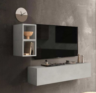 Trova posto anche su una parete piccola la mini parete attrezzata moderna in vendita su Zenzero Shop: è composta da un modulo pensile orizzontale, con apertura a ribalta, e da uno con due vani a giorno, entrambi nella finitura Gesso. I due elementi fanno da cornice allo schermo Tv e permettono di riporre attrezzature e oggetti. Il pensile orizzontale misura L 138 x P 30 x H 29 cm. Il modulo con due vani a giorno misura L 28 x P 30 x H 29 cm. Prezzo 380 euro. www.zenzeroshop.it Trova posto anche su una parete piccola la mini parete attrezzata moderna in vendita su Zenzero Shop: è composta da un modulo pensile orizzontale, con apertura a ribalta, e da uno con due vani a giorno, entrambi nella finitura Gesso. I due elementi fanno da cornice allo schermo Tv e permettono di riporre attrezzature e oggetti. Il pensile orizzontale misura L 138 x P 30 x H 29 cm. Il modulo con due vani a giorno misura L 28 x P 30 x H 29 cm. Prezzo 380 euro. www.zenzeroshop.it