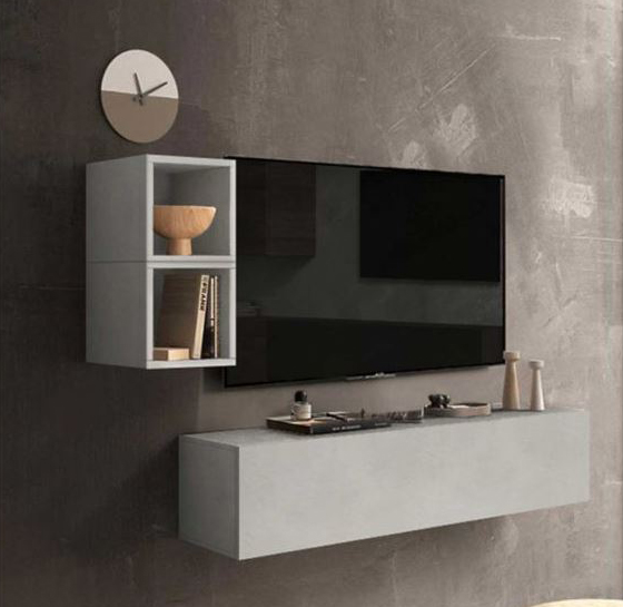 Trova posto anche su una parete piccola la mini parete attrezzata moderna in vendita su Zenzero Shop: è composta da un modulo pensile orizzontale, con apertura a ribalta, e da uno con due vani a giorno, entrambi nella finitura Gesso. I due elementi fanno da cornice allo schermo Tv e permettono di riporre attrezzature e oggetti. Il pensile orizzontale misura L 138 x P 30 x H 29 cm. Il modulo con due vani a giorno misura L 28 x P 30 x H 29 cm. Prezzo 380 euro. www.zenzeroshop.it Trova posto anche su una parete piccola la mini parete attrezzata moderna in vendita su Zenzero Shop: è composta da un modulo pensile orizzontale, con apertura a ribalta, e da uno con due vani a giorno, entrambi nella finitura Gesso. I due elementi fanno da cornice allo schermo Tv e permettono di riporre attrezzature e oggetti. Il pensile orizzontale misura L 138 x P 30 x H 29 cm. Il modulo con due vani a giorno misura L 28 x P 30 x H 29 cm. Prezzo 380 euro. www.zenzeroshop.it