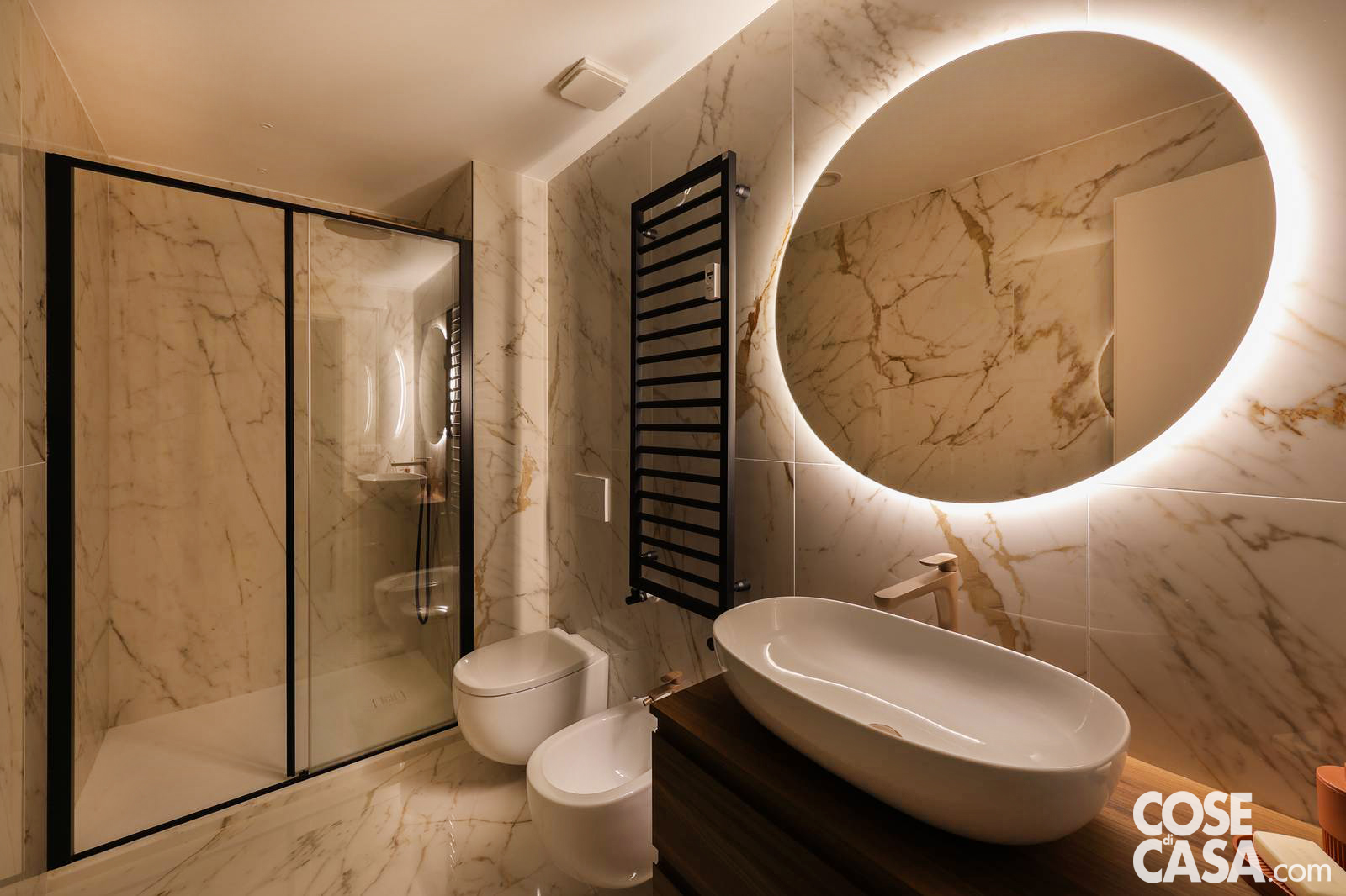 Appartamento milanese bagno con doccia sanitari e lavabo