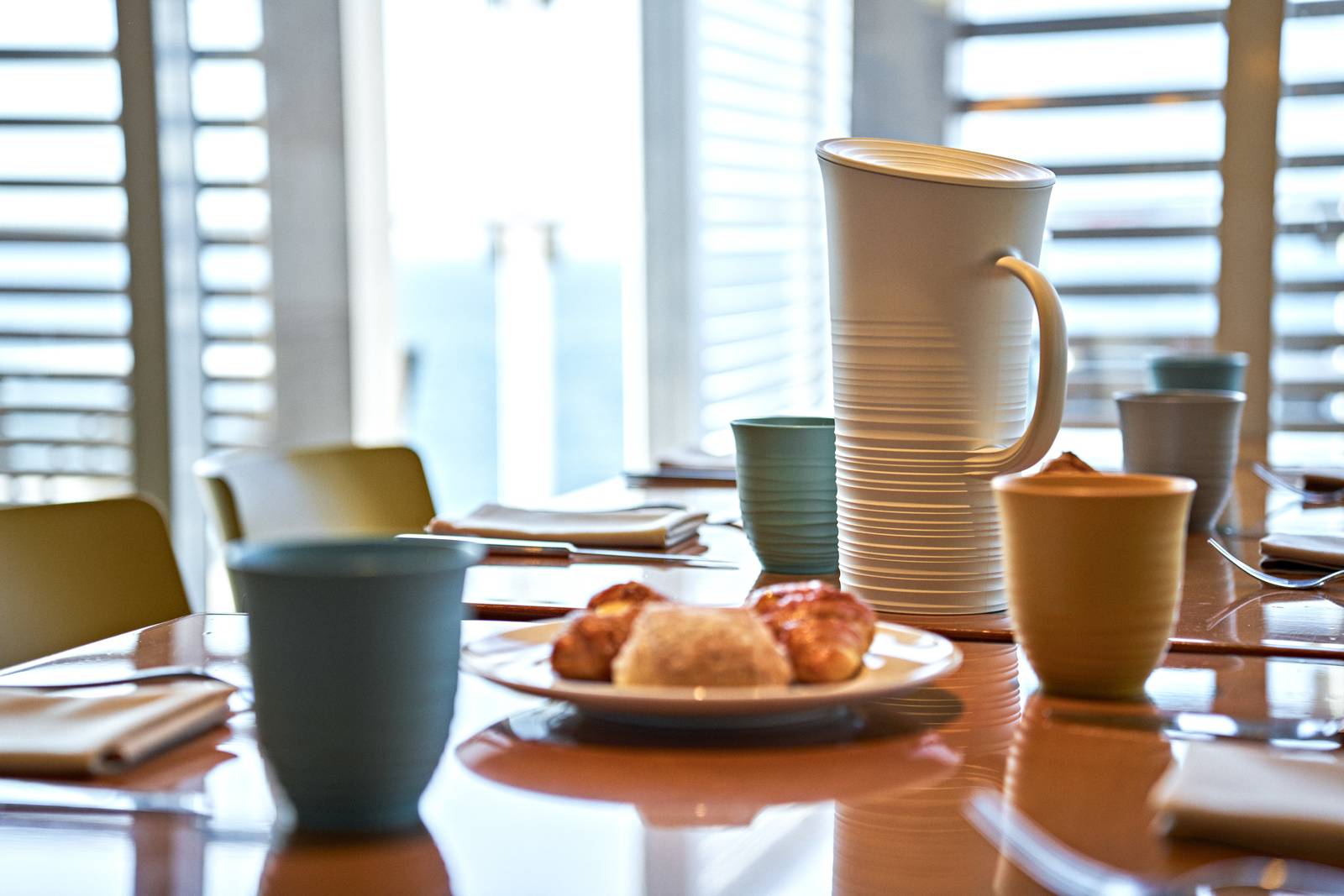 Bicchieri coll. Tierra di F.lli Guzzini ricavati da plastica riciclata.