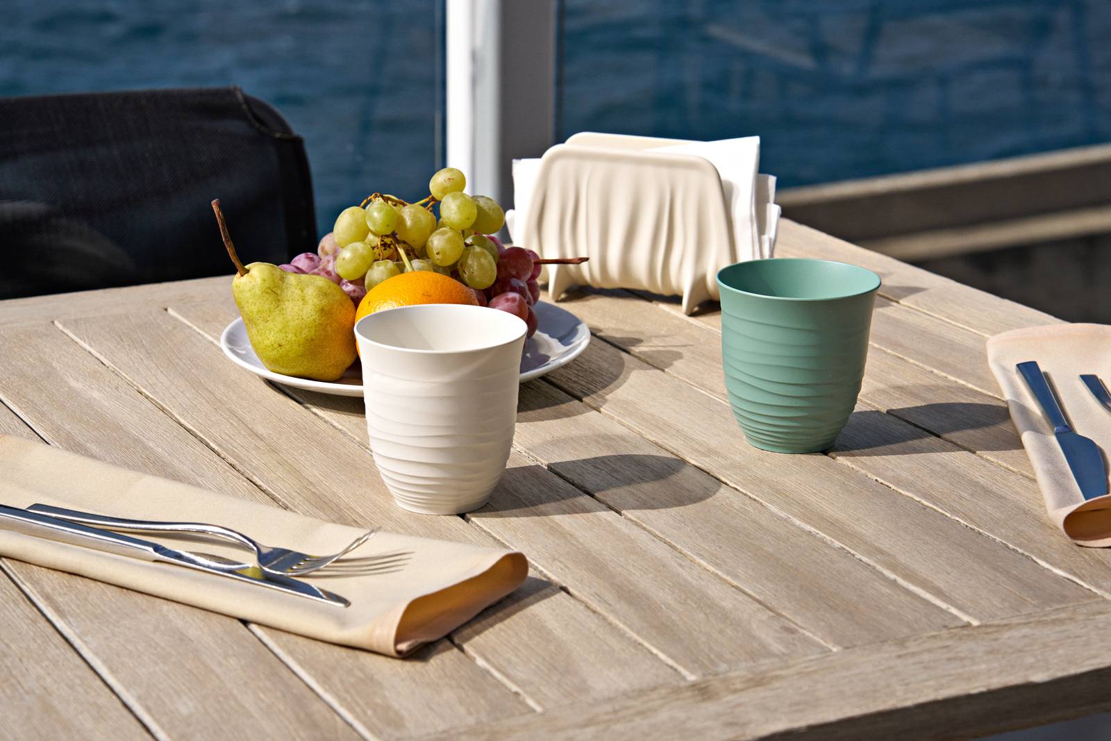 Bicchieri coll. Tierra di F.lli Guzzini ricavati da plastica riciclata.