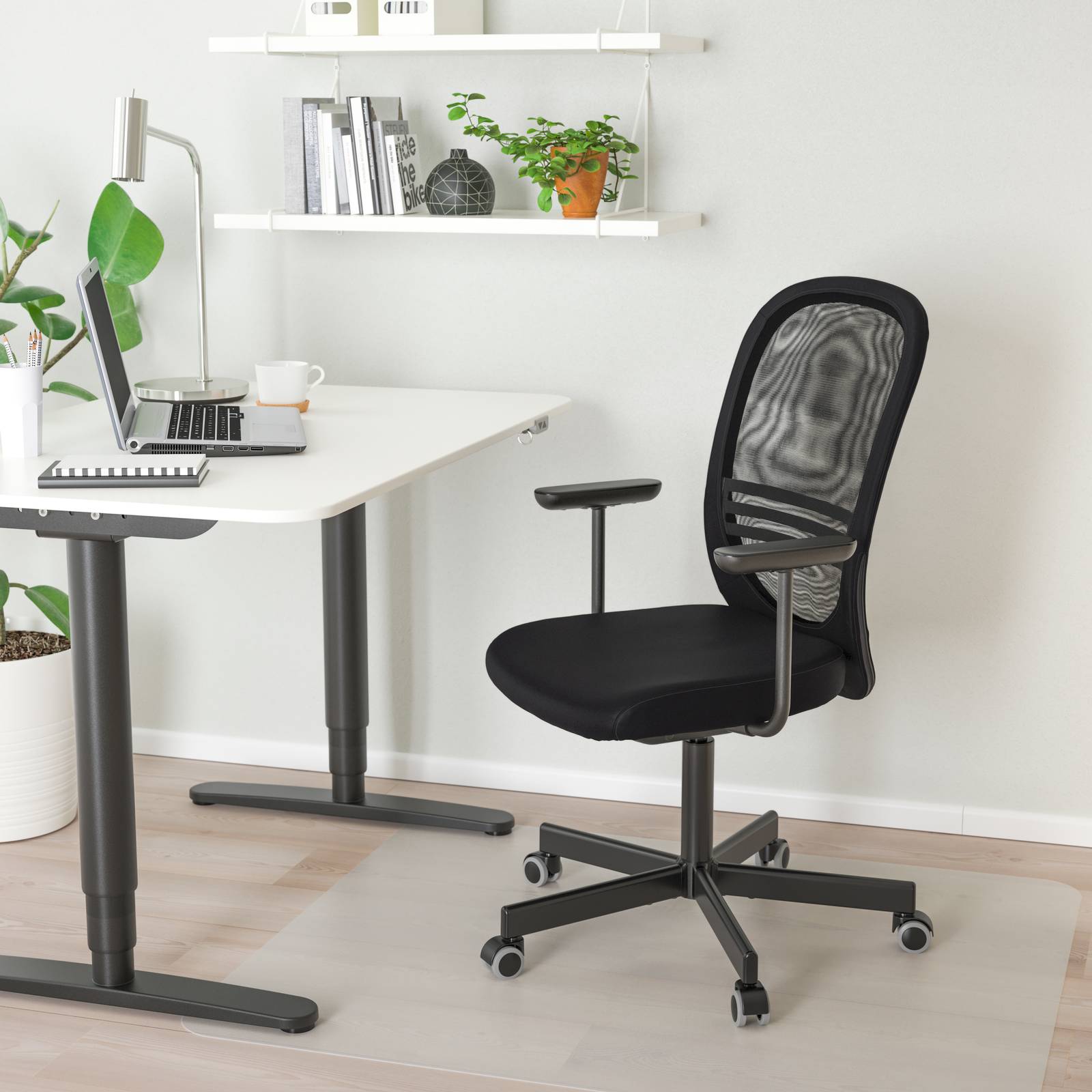 Collezione Mittzon di Ikea per la zona studio, l'home office e spazi business Collezione Mittzon di Ikea per la zona studio, l'home office e spazi business