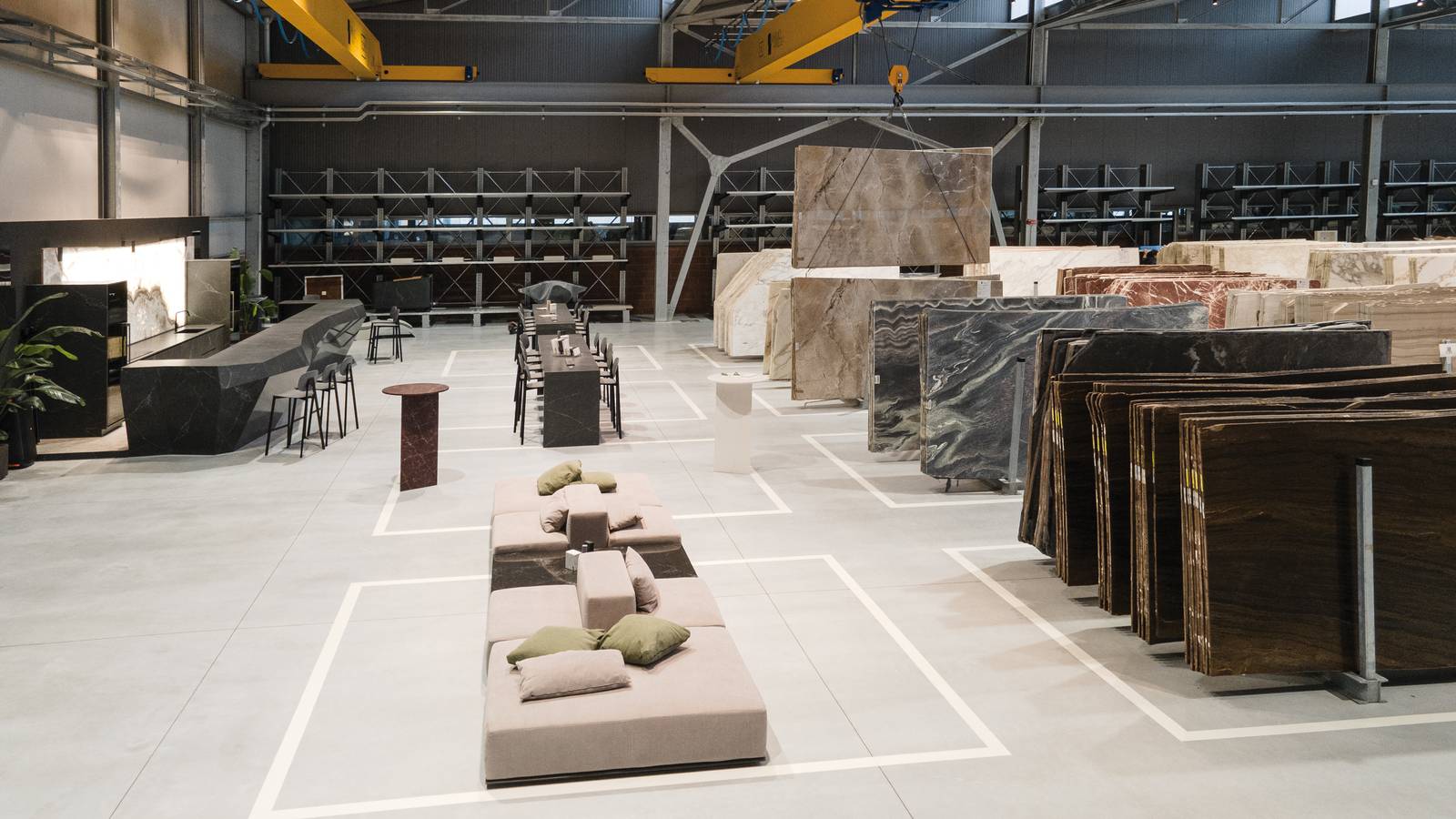 Marmo Arredo Stone Gallery di Scapin Group: interno dell'hub