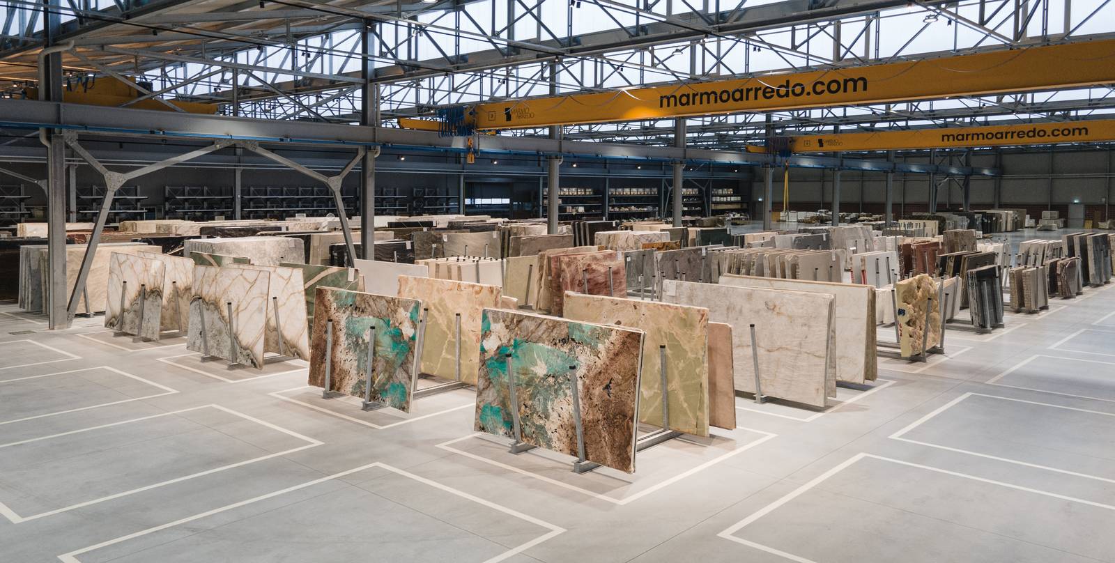 Marmo Arredo Stone Gallery di Scapin Group: interno dell'hub