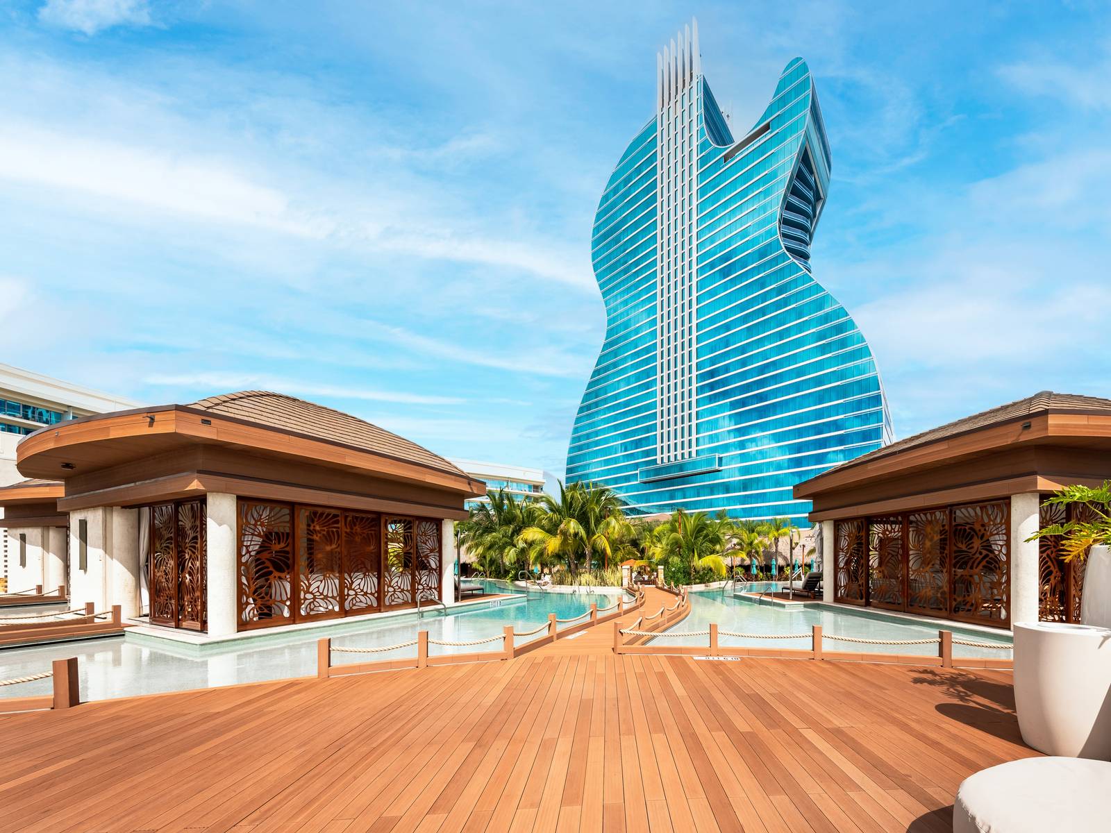 Woodn Greenwood HardRockPool Woodn Greenwood HardRockPool