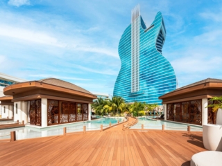 Woodn Greenwood HardRockPool Woodn Greenwood HardRockPool
