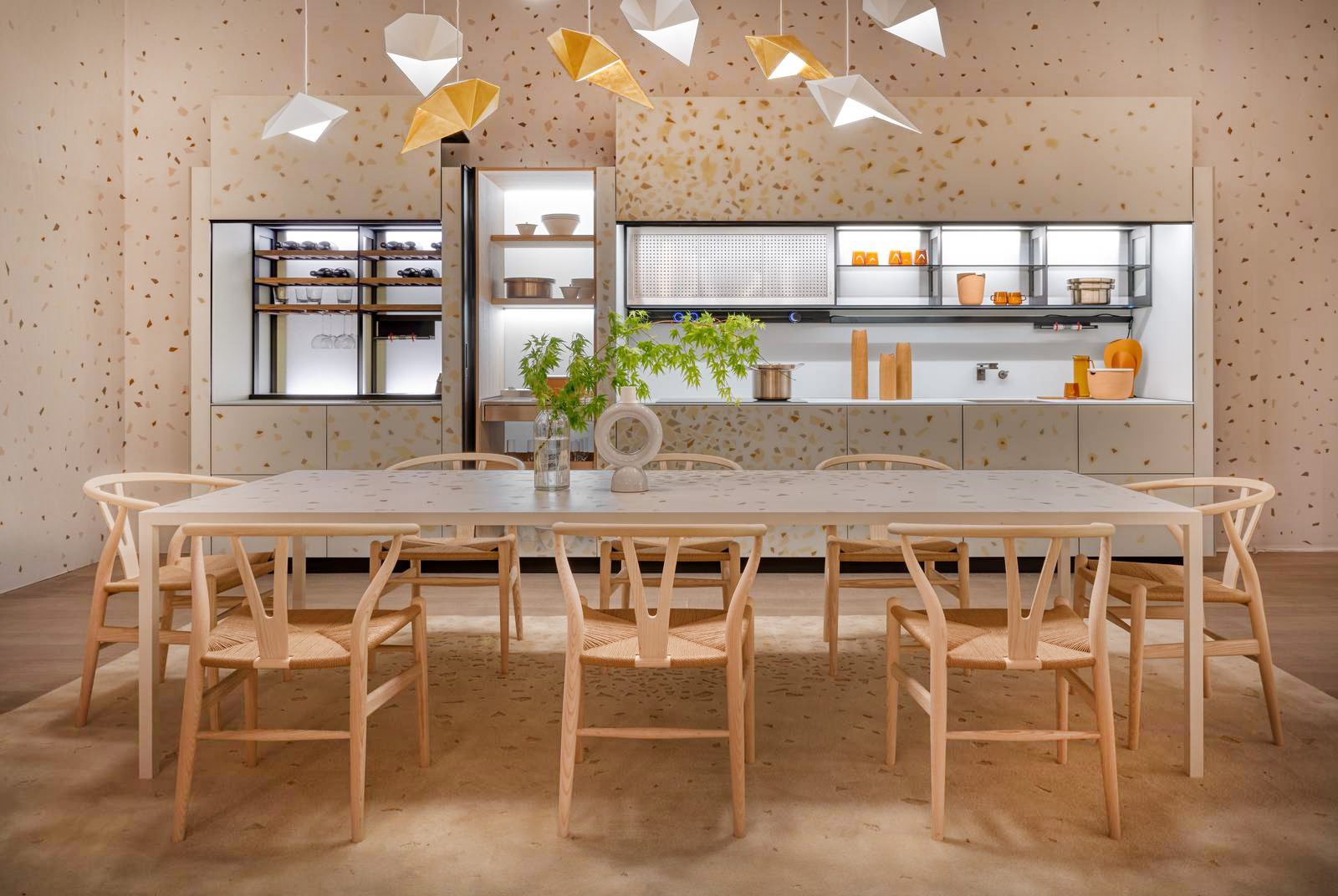 La composizione Logica Celata di Valcucine è composta dalla grande parete attrezzata, che una volta chiusa, si trasforma in un elegante elemento di arredo che si integra perfettamente con il living, e dal grande tavolo Symposium con il piano nella stessa texture delle ante: Tech Ceramica, Vitrum e Legno. Prezzo su richiesta. www.valcucine.com La composizione Logica Celata di Valcucine è composta dalla grande parete attrezzata, che una volta chiusa, si trasforma in un elegante elemento di arredo che si integra perfettamente con il living, e dal grande tavolo Symposium con il piano nella stessa texture delle ante: Tech Ceramica, Vitrum e Legno. Prezzo su richiesta. www.valcucine.com