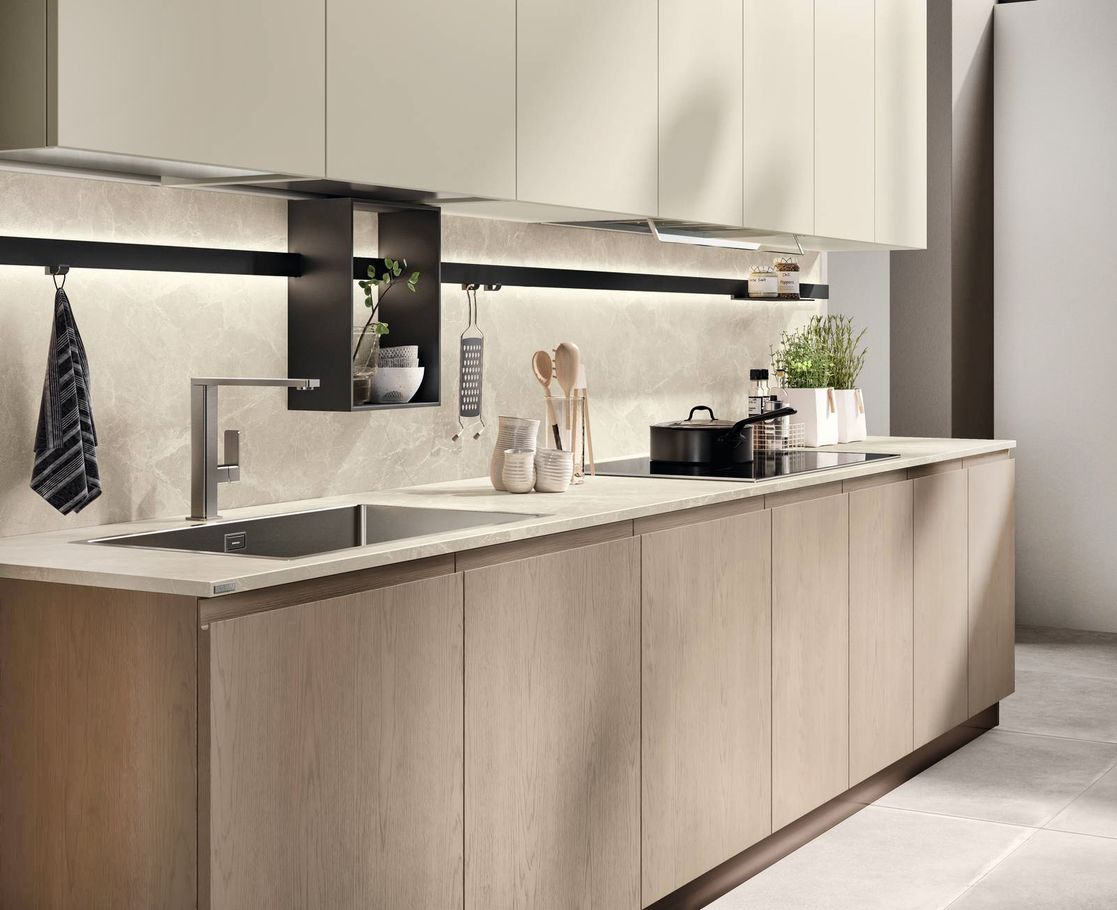 Le basi della cucina Motus di Scavolini hanno le ante in decorativo Rovere Gessato, il piano di lavoro è realizzato in laminato Pietra Venus e accoglie il lavello incassato e il piano cottura. Sotto i pensili nella colorazione Grigio Gabbiano è collocata la barra portaccessori Sign in alluminio con mensole e ganci per avere tutto a portata di mano. Prezzo su richiesta. www.scavolini.com Le basi della cucina Motus di Scavolini hanno le ante in decorativo Rovere Gessato, il piano di lavoro è realizzato in laminato Pietra Venus e accoglie il lavello incassato e il piano cottura. Sotto i pensili nella colorazione Grigio Gabbiano è collocata la barra portaccessori Sign in alluminio con mensole e ganci per avere tutto a portata di mano. Prezzo su richiesta. www.scavolini.com