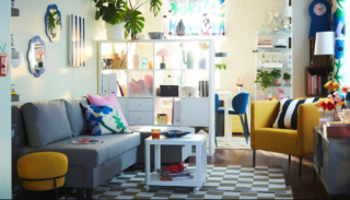 Danno vita ad un ambiente giovane e allegro il divano letto tre posti Alvdalen, che è dotato di una comoda chaise-longue, con rivestimento Knisa grigio-beige. Misura L 196 x P 82/131 x H 81 cm. Prezzo 399 euro. Accanto trova posto la poltrona squadrata Ekero con rivestimento in tessuto Skiftebo giallo e i piedini in metallo nero. Misura 70 x P 73 x H 75 cm. Prezzo 149 euro. Entrambi  di Ikea Italia. www.ikea.com Danno vita ad un ambiente giovane e allegro il divano letto tre posti Alvdalen, che è dotato di una comoda chaise-longue, con rivestimento Knisa grigio-beige. Misura L 196 x P 82/131 x H 81 cm. Prezzo 399 euro. Accanto trova posto la poltrona squadrata Ekero con rivestimento in tessuto Skiftebo giallo e i piedini in metallo nero. Misura 70 x P 73 x H 75 cm. Prezzo 149 euro. Entrambi  di Ikea Italia. www.ikea.com