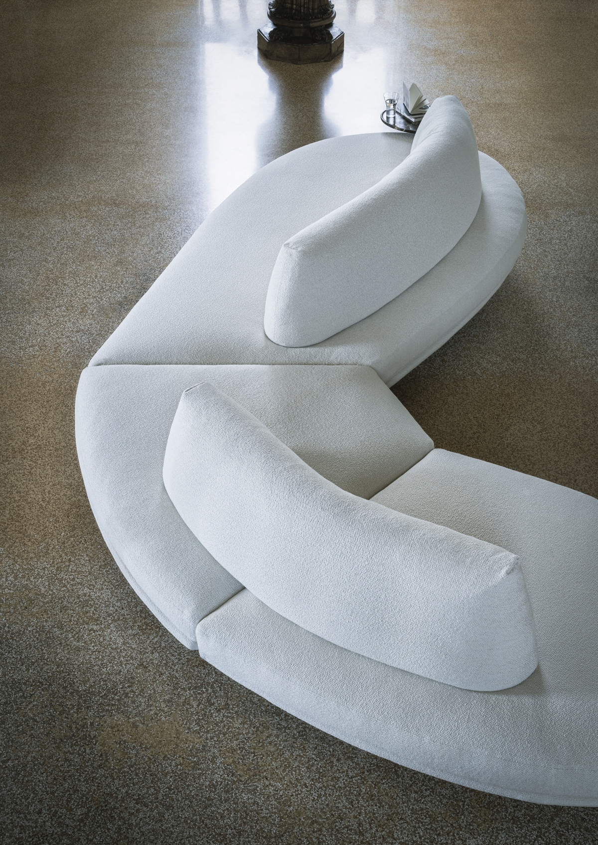 divano bifacciale Elies di Desiree. https://www.desiree.com/it/prodotti/divani/elies divano bifacciale Elies di Desiree. https://www.desiree.com/it/prodotti/divani/elies