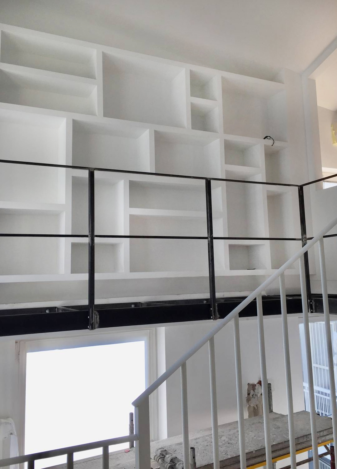 La libreria con ballatoio-passerella La libreria con ballatoio-passerella