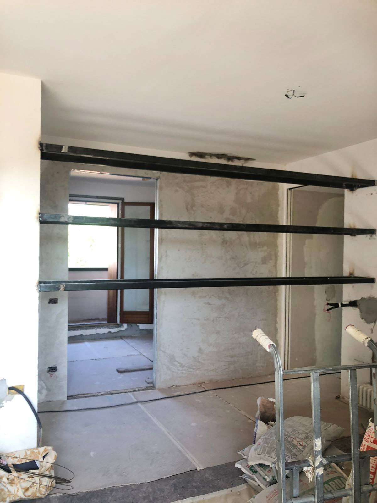 la posa delle putrelle in ferro la posa delle putrelle in ferro