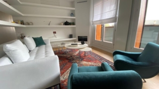 Libreria in cartongesso ad angolo su due pareti Libreria in cartongesso ad angolo su due pareti