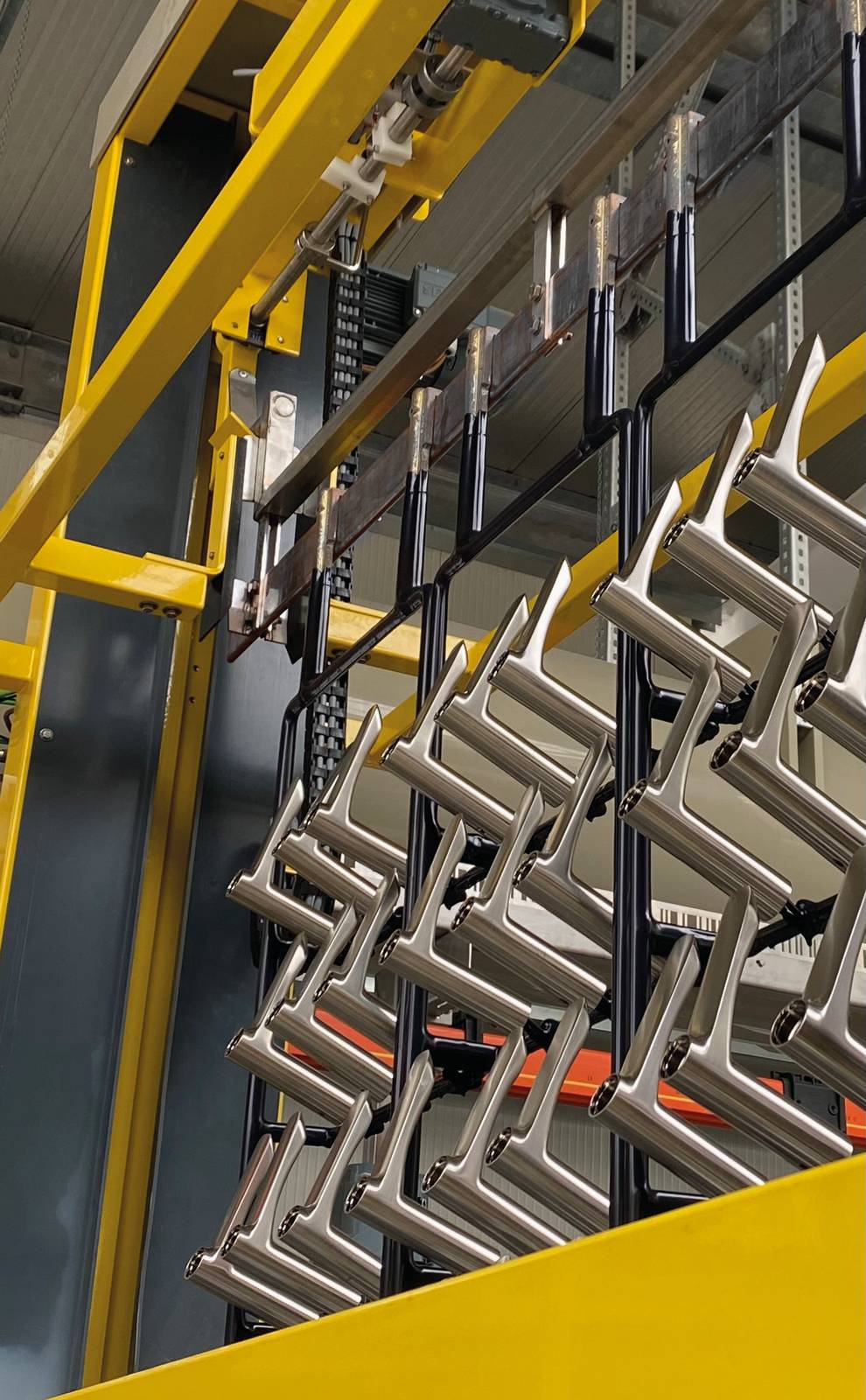 Nuova linea galvanica nell'impianto di Cristina Rubinetterie a Gargallo (No). Nuova linea galvanica nell'impianto di Cristina Rubinetterie a Gargallo (No).