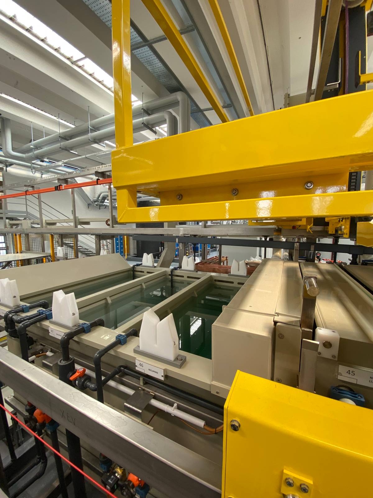 Nuova linea galvanica nell'impianto di Cristina Rubinetterie a Gargallo (No). Nuova linea galvanica nell'impianto di Cristina Rubinetterie a Gargallo (No).