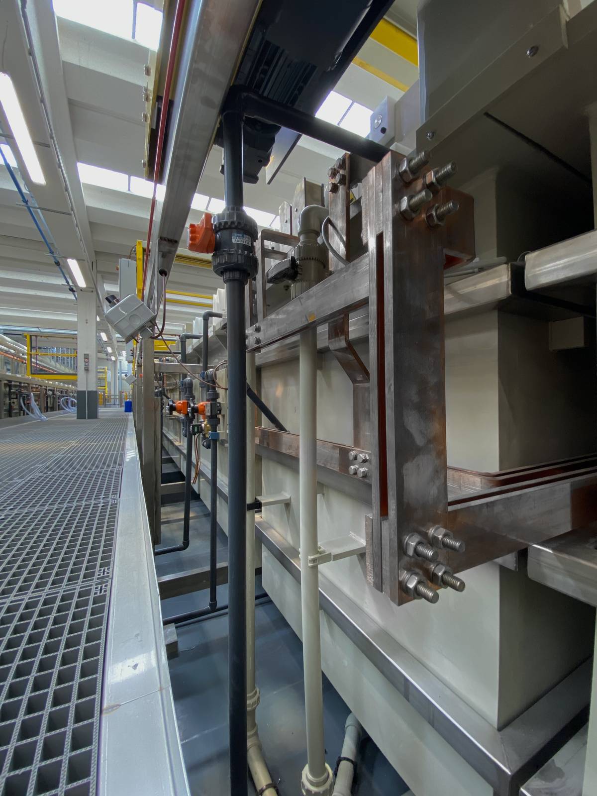 Nuova linea galvanica nell'impianto di Cristina Rubinetterie a Gargallo (No). Nuova linea galvanica nell'impianto di Cristina Rubinetterie a Gargallo (No).