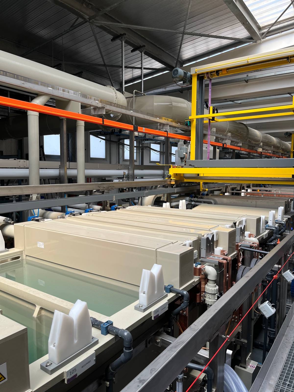 Nuova linea galvanica nell'impianto di Cristina Rubinetterie a Gargallo (No). Nuova linea galvanica nell'impianto di Cristina Rubinetterie a Gargallo (No).