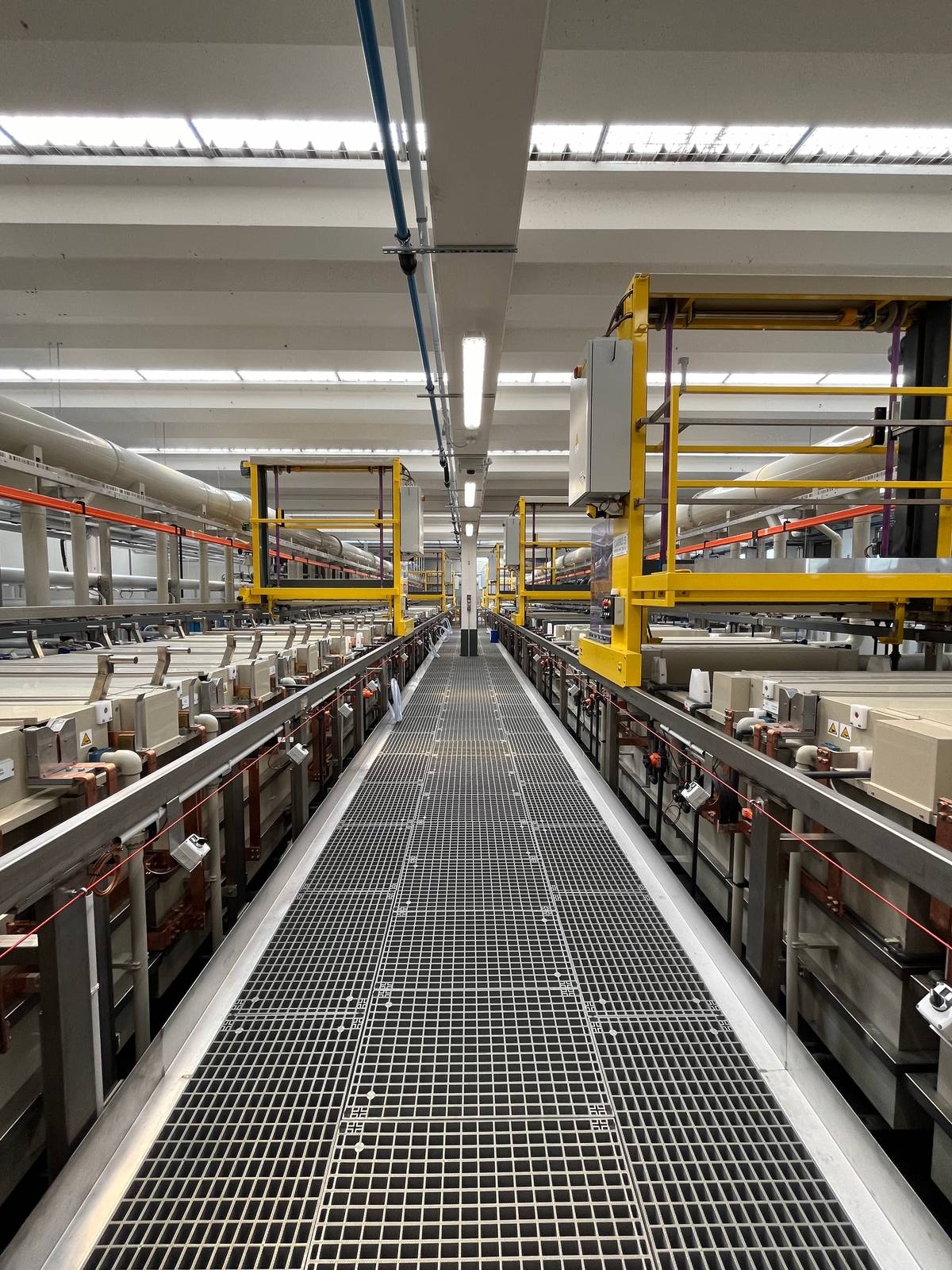 Nuova linea galvanica nell'impianto di Cristina Rubinetterie a Gargallo (No). Nuova linea galvanica nell'impianto di Cristina Rubinetterie a Gargallo (No).