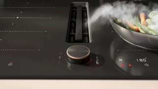 Largo 80 cm, il piano cottura ad induzione Flex Design V68YYX4C0 di Neff ha anello magnetico Twist Pad Flex® che consente la gestione nella massima semplicità e con grande precisione. È possibile spostare le pentole dove si vuole sulle zone Flex con la potenza impostata che si adegua automaticamente. Gestibile da app Home Connect, è regolabile su 11 livelli compresi fra i 70° e i 220°C. La cappa con centrale in vetroceramica, resistente al calore e lavabile in lavastoviglie, ha funzionamento ad espulsione o a ricircolo e regolazione automatica della potenza
di aspirazione. Prezzo: da rivenditore. http://www.neff-home.com Largo 80 cm, il piano cottura ad induzione Flex Design V68YYX4C0 di Neff ha anello magnetico Twist Pad Flex® che consente la gestione nella massima semplicità e con grande precisione. È possibile spostare le pentole dove si vuole sulle zone Flex con la potenza impostata che si adegua automaticamente. Gestibile da app Home Connect, è regolabile su 11 livelli compresi fra i 70° e i 220°C. La cappa con centrale in vetroceramica, resistente al calore e lavabile in lavastoviglie, ha funzionamento ad espulsione o a ricircolo e regolazione automatica della potenza
di aspirazione. Prezzo: da rivenditore. http://www.neff-home.com