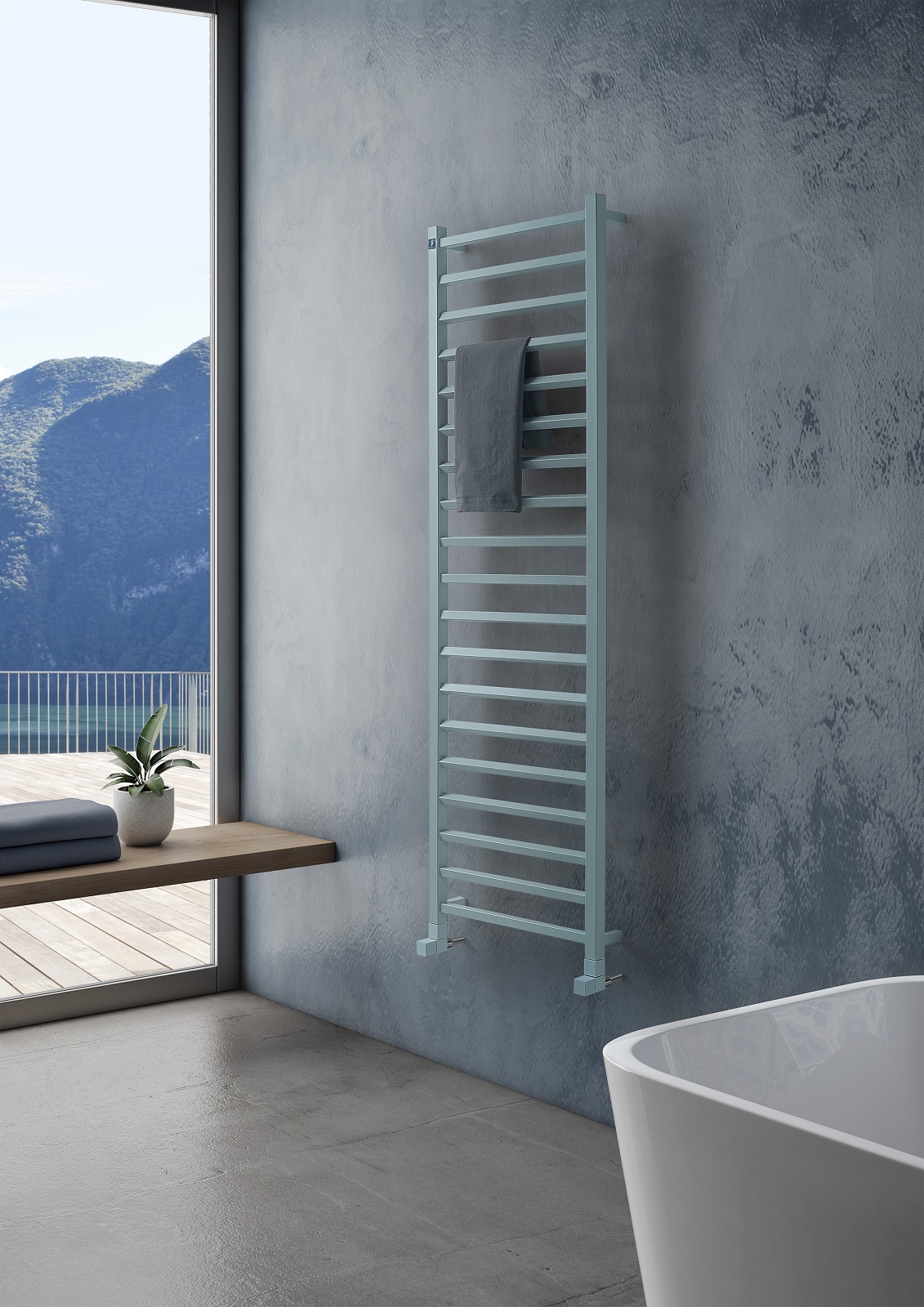 Lo scaldasalviette Twist di Deltacalor ha struttura molto regolare e si compone di due collettori di sezione quadrata (3 x 3 cm) e di elementi orizzontali quadrati (2 x 2 cm) posizionati secondo inclinazioni diverse. È disponibile in versione idraulica ed elettrica in due dimensioni, con altezze da 87 e 151 cm e larghezza da 48 cm. Prezzo del modello in foto, Iva esclusa e nella misura L 48 x H 151 cm, 523 euro. www.deltacalor.com