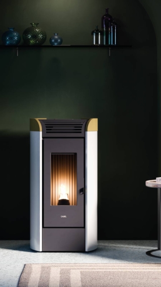 Fenice è la stufa che sa farsi notare con eleganza. Con la sua struttura curva e il top anello in contrasto saprà aggiungere personalità al tuo living. Certificata 5Stelle D.M. 186 questa stufa garantisce il massimo rendimento energetico e la minor emissione di polveri.