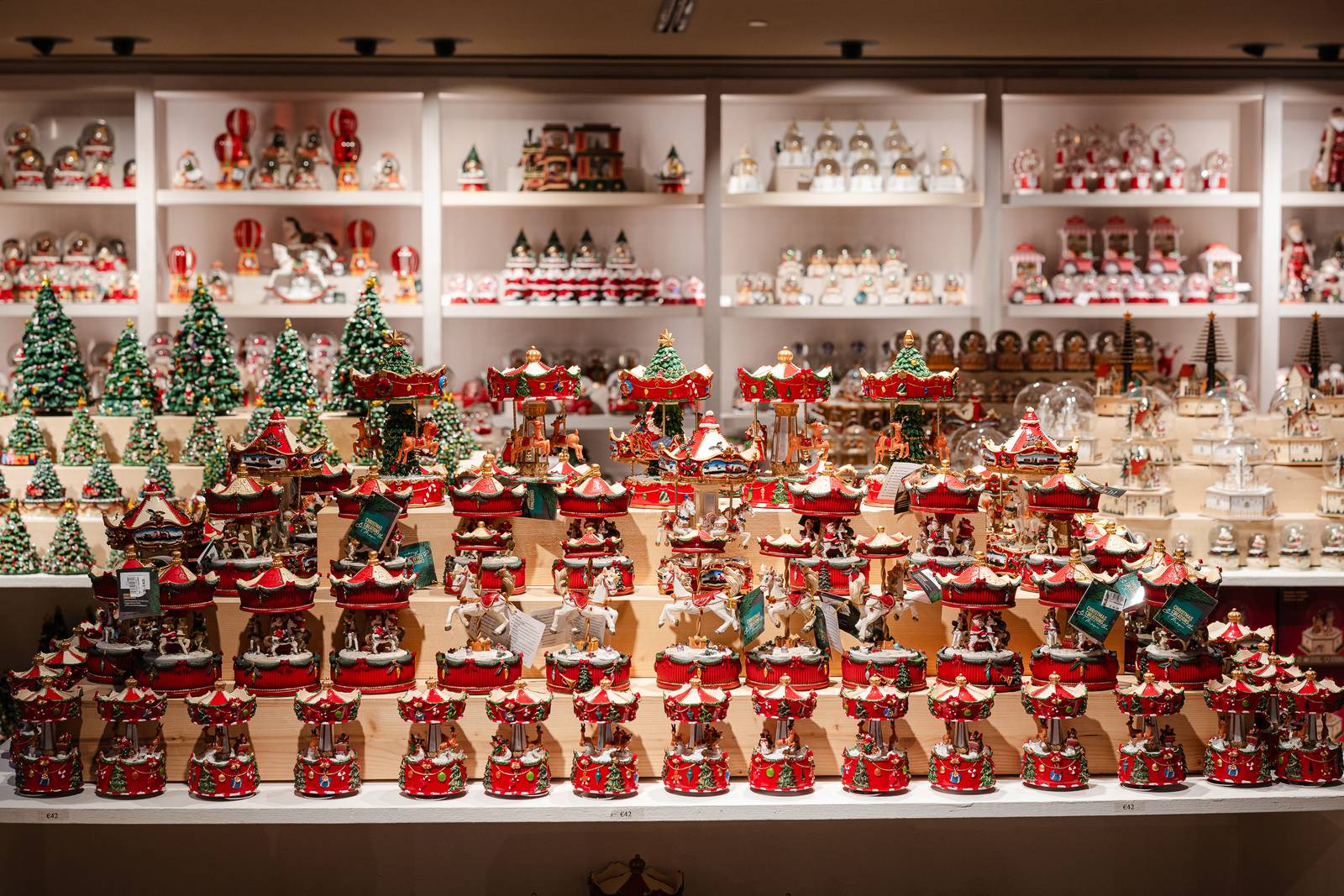 The Christmas Village in Rinascente
(Foto di Vittorio La Fata) The Christmas Village in Rinascente
(Foto di Vittorio La Fata)