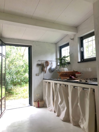 2. 1 cucina con sotto tende 2. 1 cucina con sotto tende