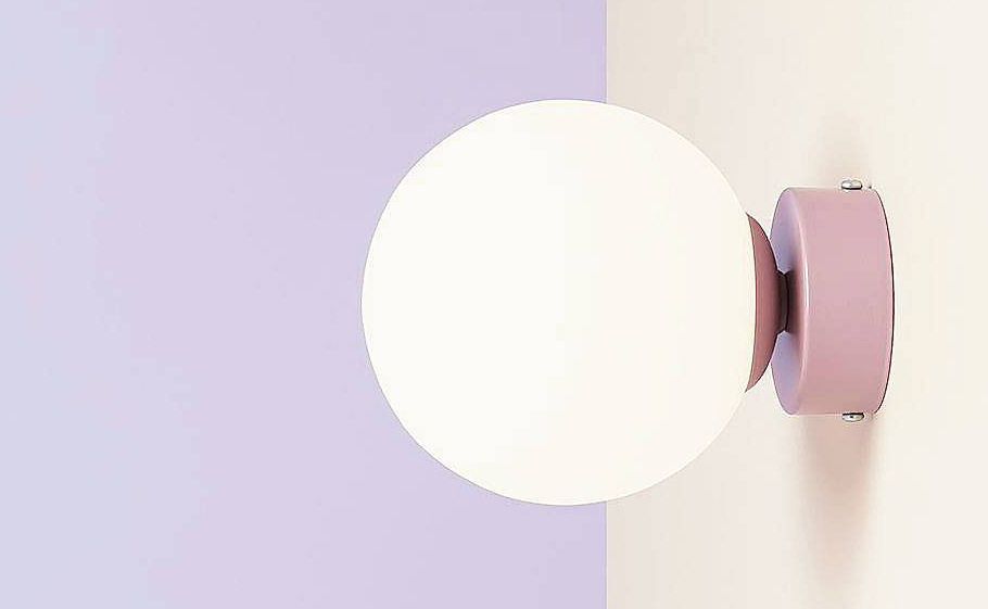 Accanto alla parete glicine, l'applique Joel di lampade.it ha la base di metallo e il diffusore sferico di vetro opalino. Dimmerabile, misura Ø 14 x P 17 cm e costa 119,90 euro. www.lampade.it Accanto alla parete glicine, l'applique Joel di lampade.it ha la base di metallo e il diffusore sferico di vetro opalino. Dimmerabile, misura Ø 14 x P 17 cm e costa 119,90 euro. www.lampade.it