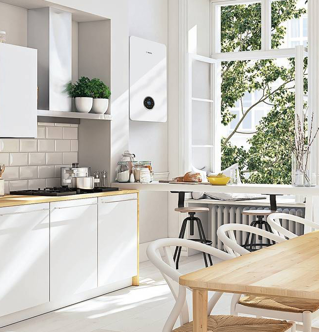 Condens 5700i W di Bosch, murale, è disponibile in versione da riscaldamento e anche con acqua calda. Adatta ad impianti a pavimento e collegabile al solare termico per integrare la produzione di acqua sanitaria, è silenziosa e dalle prestazioni elevate con consumi ridotti. Il display a colori HMI700, facile e intuitivo, permette la programmazione in base alle esigenze, che può essere gestita anche da remoto mediante app HomeCom Easy e accessorio
Connect Key oppure con app Easy Control in abbinamento
al termostato smart CT200. Costa 2.190 euro + Iva. www.bosch-homecomfort.com Condens 5700i W di Bosch, murale, è disponibile in versione da riscaldamento e anche con acqua calda. Adatta ad impianti a pavimento e collegabile al solare termico per integrare la produzione di acqua sanitaria, è silenziosa e dalle prestazioni elevate con consumi ridotti. Il display a colori HMI700, facile e intuitivo, permette la programmazione in base alle esigenze, che può essere gestita anche da remoto mediante app HomeCom Easy e accessorio
Connect Key oppure con app Easy Control in abbinamento
al termostato smart CT200. Costa 2.190 euro + Iva. www.bosch-homecomfort.com