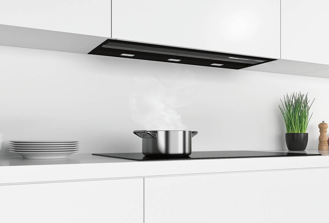 È integrata nel pensile
la cappa DBB97AM60 Serie
6 di Bosch con tre velocità
di funzionamento e due
intensive. La potenza massima
è di 749 mc/h. In classe
di efficienza energetica B,
ha estetica vetro in nero.
È installata a filo nel pensile, perciò quasi invisibile. Misura
L 89,7 x P 36 x H 34 cm.
Costa, Iva esclusa, 1.032 euro. www.bosch-home.com È integrata nel pensile
la cappa DBB97AM60 Serie
6 di Bosch con tre velocità
di funzionamento e due
intensive. La potenza massima
è di 749 mc/h. In classe
di efficienza energetica B,
ha estetica vetro in nero.
È installata a filo nel pensile, perciò quasi invisibile. Misura
L 89,7 x P 36 x H 34 cm.
Costa, Iva esclusa, 1.032 euro. www.bosch-home.com