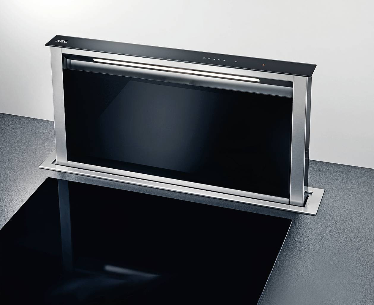 Downdraft DDE5960B serie 8000 Breeze di AEG,
a scomparsa nel piano, è dotata
di tecnologia Breeze silenziosa.
Ha una portata massima
di aspirazione 700 mc/h.
La velocità può essere regolata su 3 posizioni + intensiva.
In classe di efficienza energetica A, ha lampada Led. Con due
filtri carbone, misura L 88 x
P 9,2 cm. Prezzo da rivenditore. www.aeg.it Downdraft DDE5960B serie 8000 Breeze di AEG,
a scomparsa nel piano, è dotata
di tecnologia Breeze silenziosa.
Ha una portata massima
di aspirazione 700 mc/h.
La velocità può essere regolata su 3 posizioni + intensiva.
In classe di efficienza energetica A, ha lampada Led. Con due
filtri carbone, misura L 88 x
P 9,2 cm. Prezzo da rivenditore. www.aeg.it