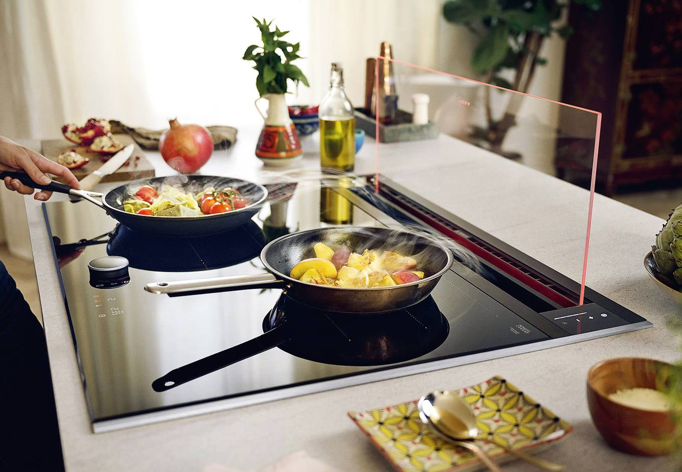 La cappa telescopica Flex Design Glass Draft N 90 i88Wmm1Y7 di Neff ha pannello in vetro che appare solo
durante il funzionamento. È dotata di tecnologia Guided Air
con estrazione del vapore potente
su tutto il piano. Con tre velocità, di cui due intensive, ha capacità di aspirazione massima di 775 mc/h. Misura L 80,2 x P 14 x H 70,9 cm. Prezzo da rivenditore. www.neff-home.com La cappa telescopica Flex Design Glass Draft N 90 i88Wmm1Y7 di Neff ha pannello in vetro che appare solo
durante il funzionamento. È dotata di tecnologia Guided Air
con estrazione del vapore potente
su tutto il piano. Con tre velocità, di cui due intensive, ha capacità di aspirazione massima di 775 mc/h. Misura L 80,2 x P 14 x H 70,9 cm. Prezzo da rivenditore. www.neff-home.com