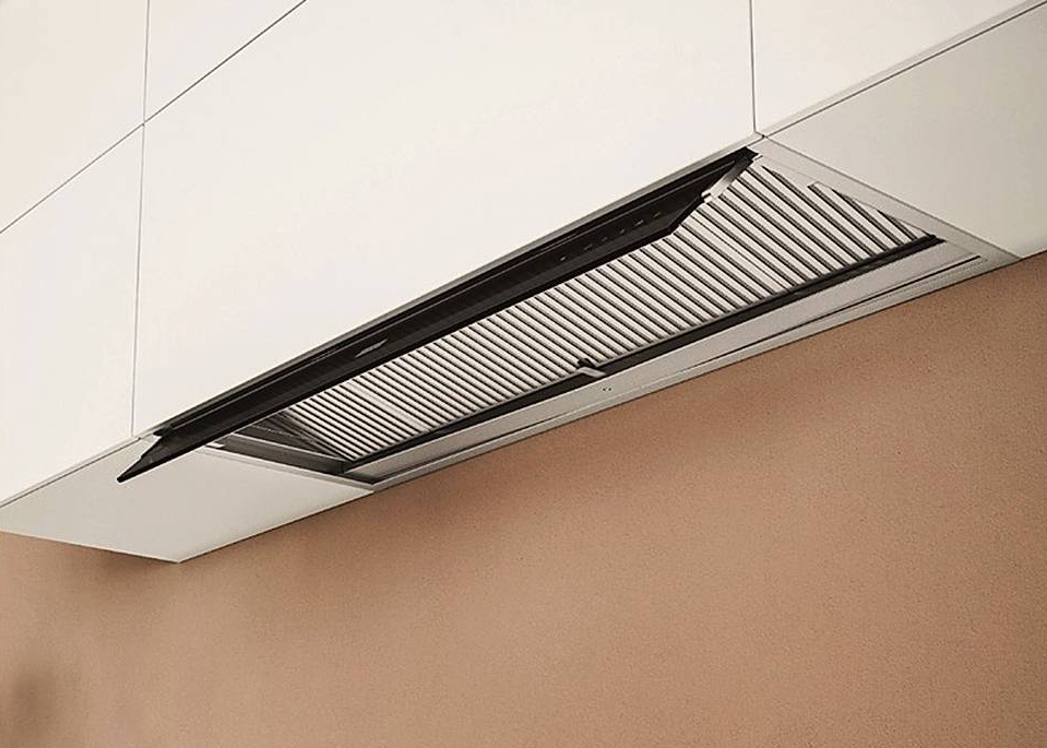 È pensata per aspirare sopra il piano di cottura a induzione la cappa a incasso modello Smart Style Drip-Free FST 60 X di Franke, in classe di efficienza energetica A. Funziona a 4 velocità e ha una capacità massima
di aspirazione di 710 mc/h. I comandi sono Touch Control. Misura L 60 x P 32 cm e costa 973 euro + Iva. www.franke.com È pensata per aspirare sopra il piano di cottura a induzione la cappa a incasso modello Smart Style Drip-Free FST 60 X di Franke, in classe di efficienza energetica A. Funziona a 4 velocità e ha una capacità massima
di aspirazione di 710 mc/h. I comandi sono Touch Control. Misura L 60 x P 32 cm e costa 973 euro + Iva. www.franke.com