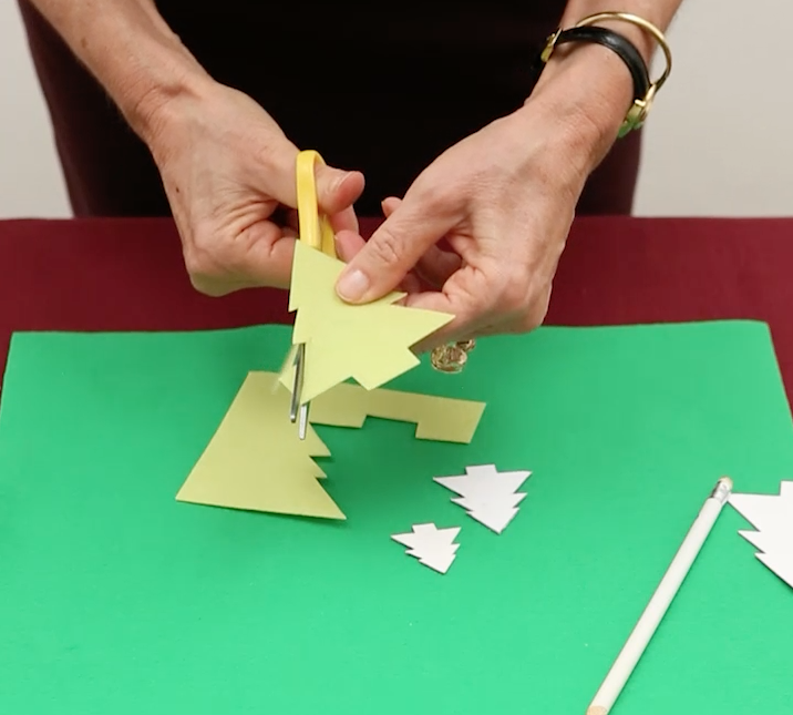 Ritagliarli e incollarli nella parte superiore del pacchetto, a formare un boschetto Ritagliarli e incollarli nella parte superiore del pacchetto, a formare un boschetto