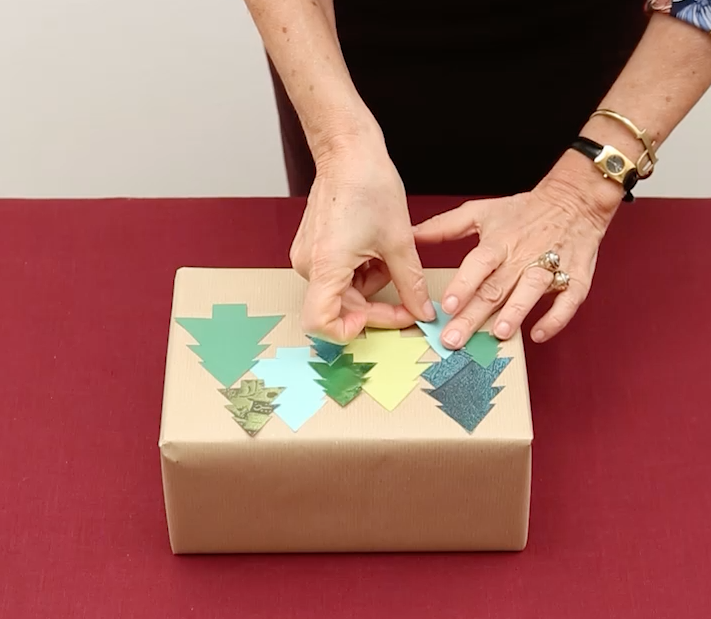 Ritagliarli e incollarli nella parte superiore del pacchetto, a formare un boschetto Ritagliarli e incollarli nella parte superiore del pacchetto, a formare un boschetto