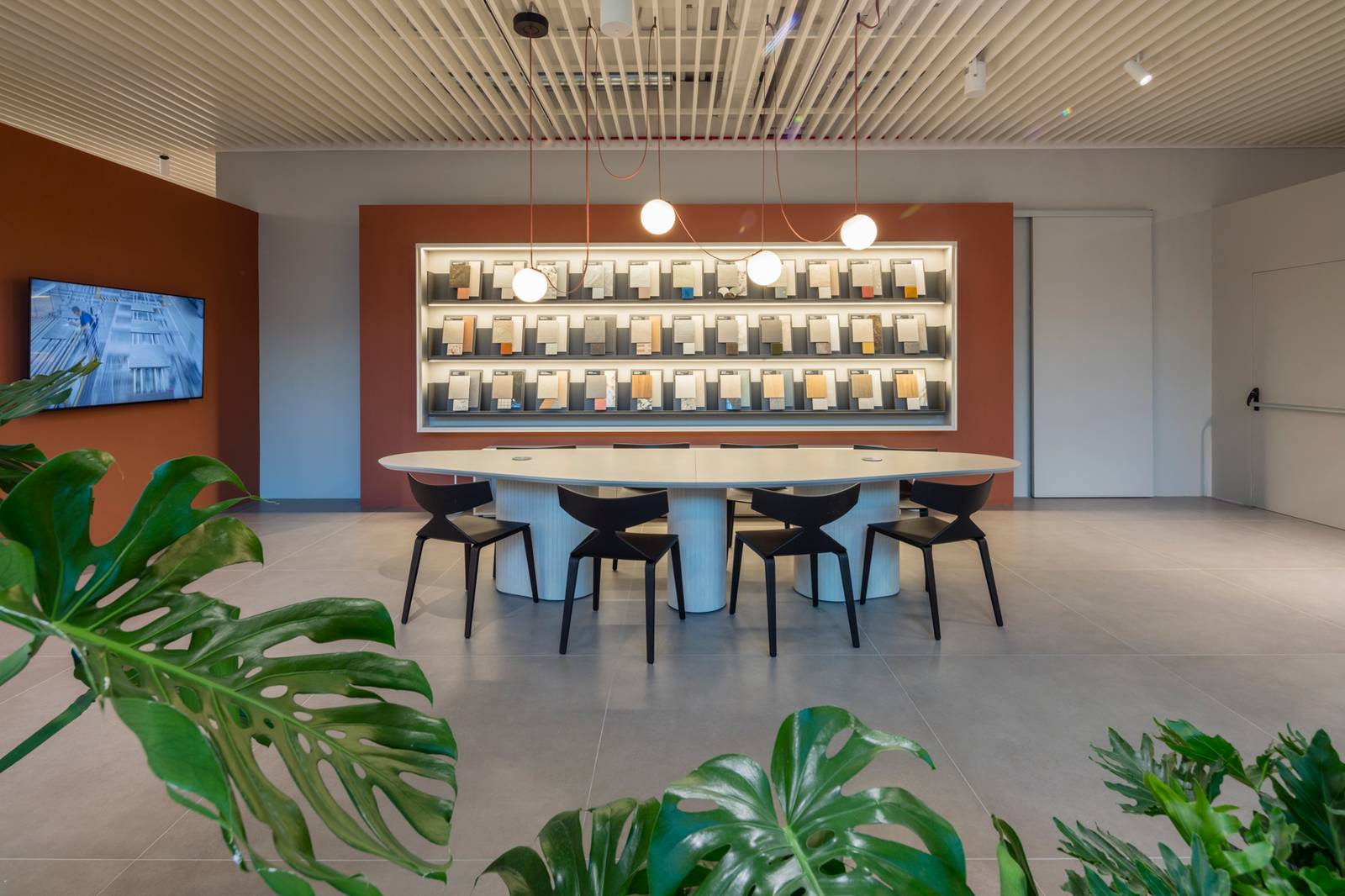 Nuova sede Ceramiche Keope, Casalgrande (RE). Progetto showroom: Pierluigi Molteni Architetti