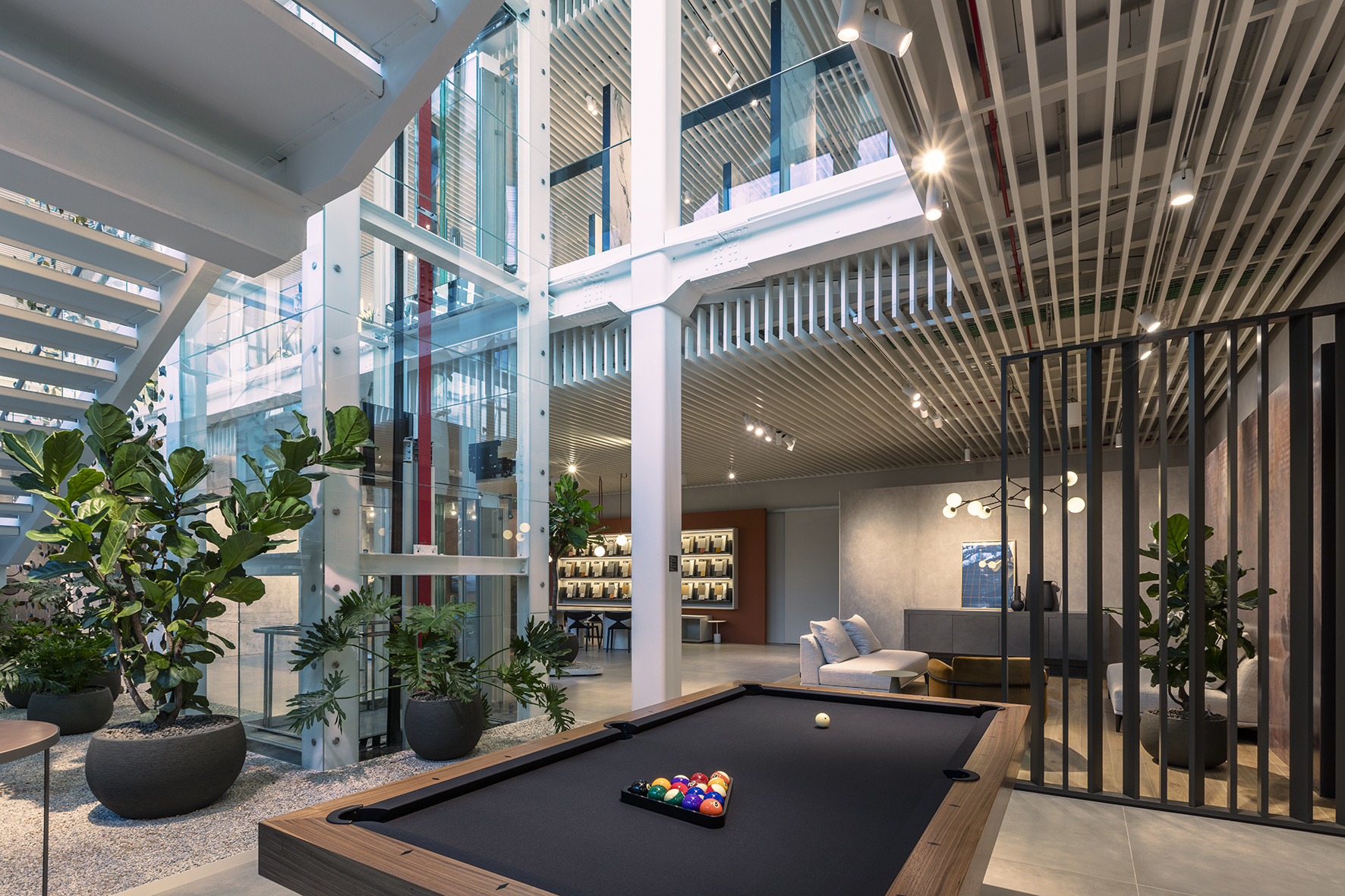 Nuova sede Ceramiche Keope, Casalgrande (RE). Progetto showroom: Pierluigi Molteni Architetti