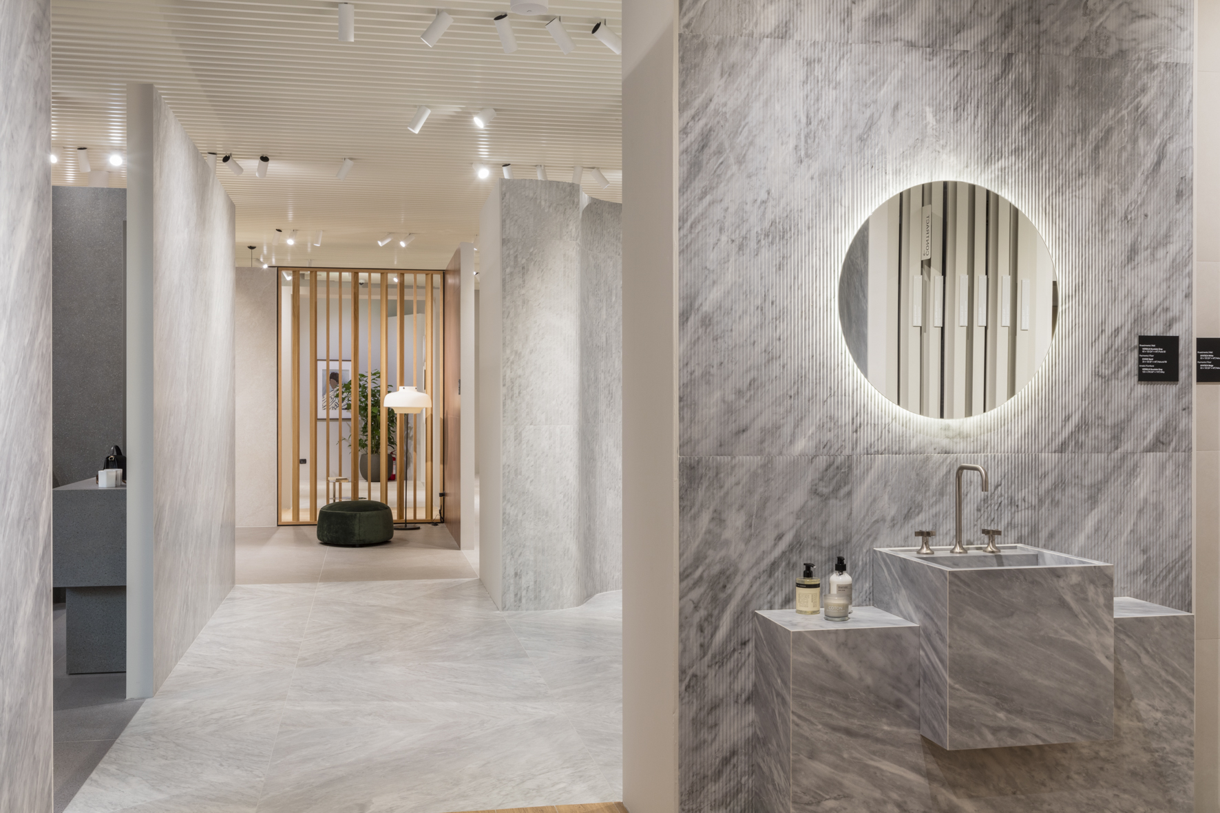 Nuova sede Ceramiche Keope, Casalgrande (RE). Progetto showroom: Pierluigi Molteni Architetti